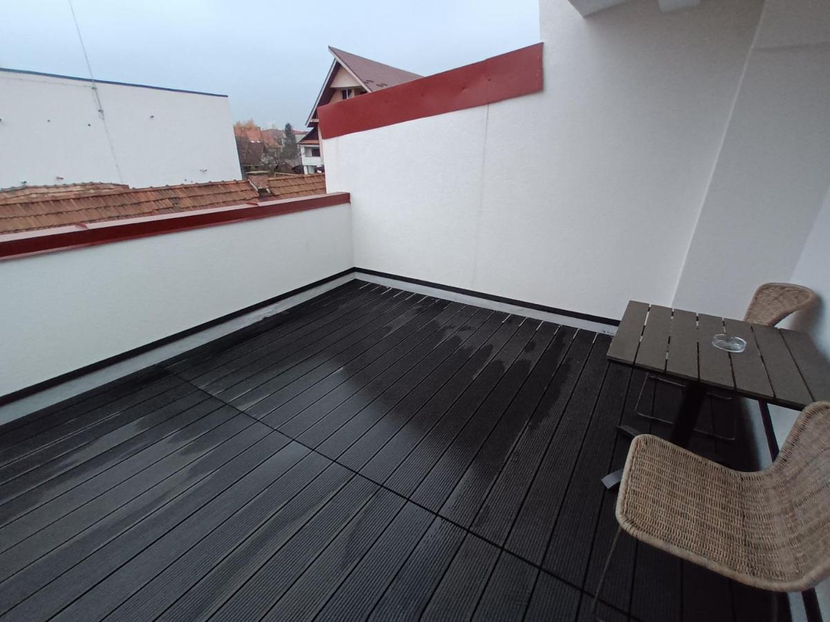 Old Town Studio Apartments Бая Маре Екстериор снимка
