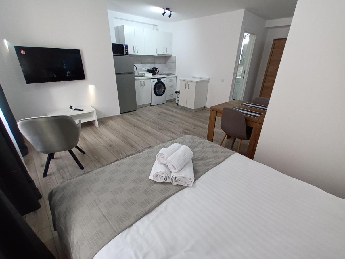 Old Town Studio Apartments Бая Маре Екстериор снимка