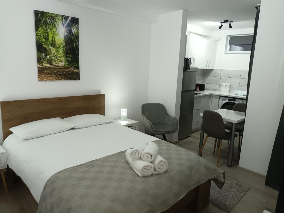 Old Town Studio Apartments Бая Маре Екстериор снимка