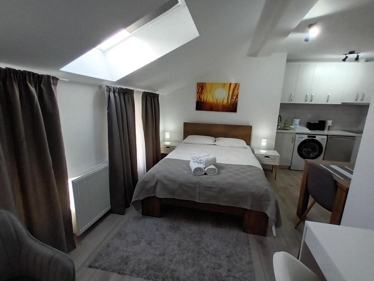 Old Town Studio Apartments Бая Маре Екстериор снимка