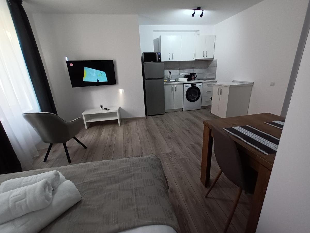 Old Town Studio Apartments Бая Маре Екстериор снимка