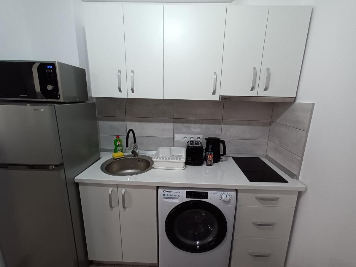 Old Town Studio Apartments Бая Маре Екстериор снимка