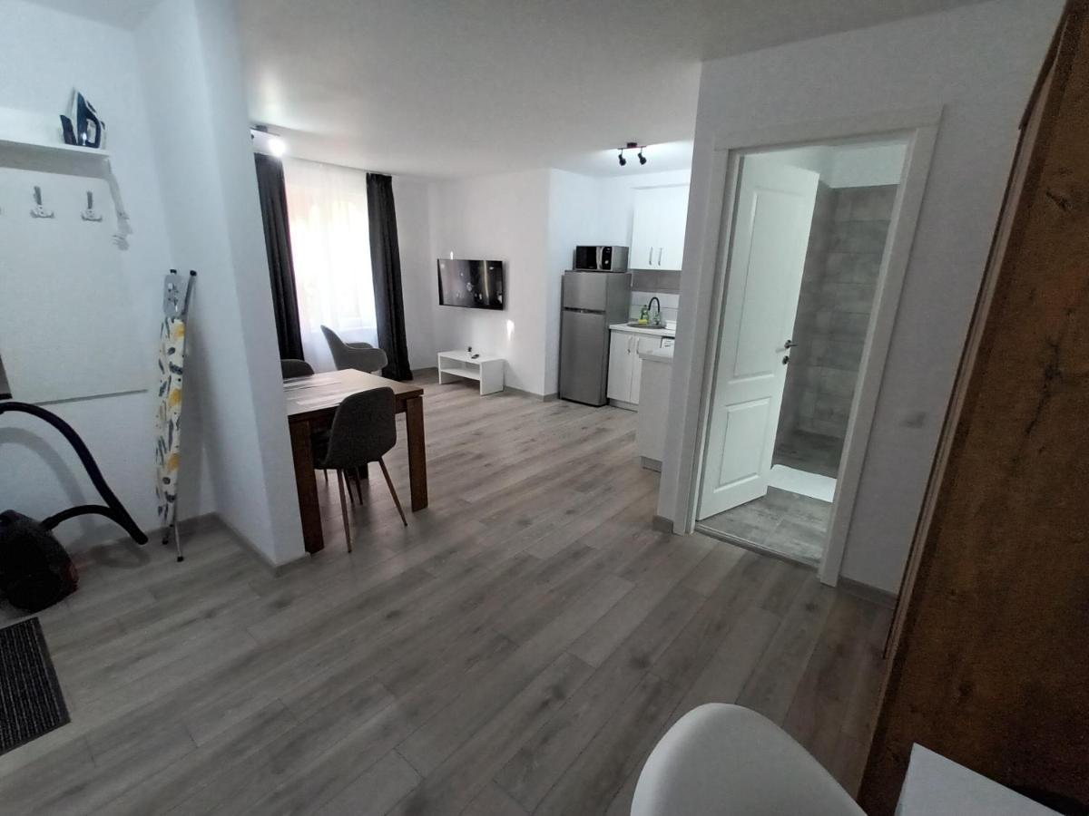 Old Town Studio Apartments Бая Маре Екстериор снимка