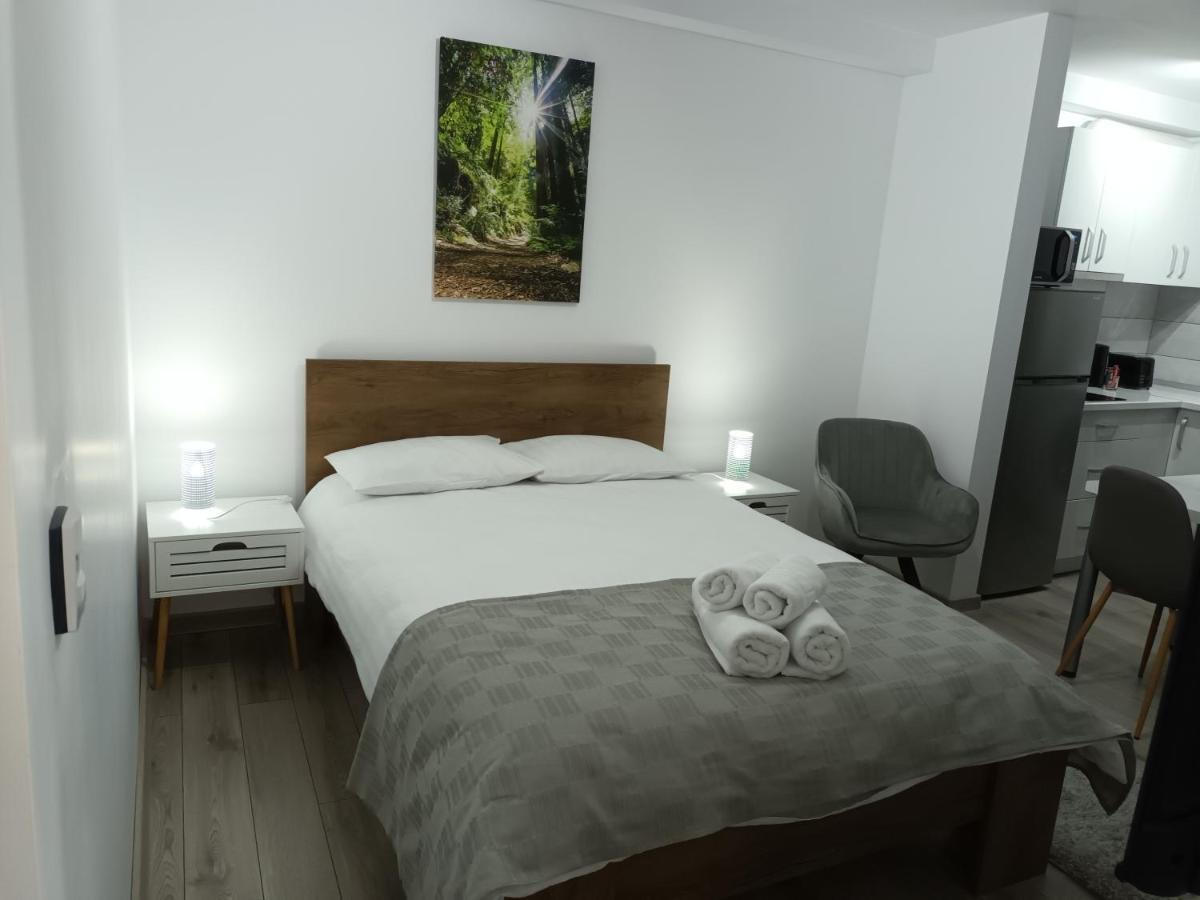 Old Town Studio Apartments Бая Маре Екстериор снимка