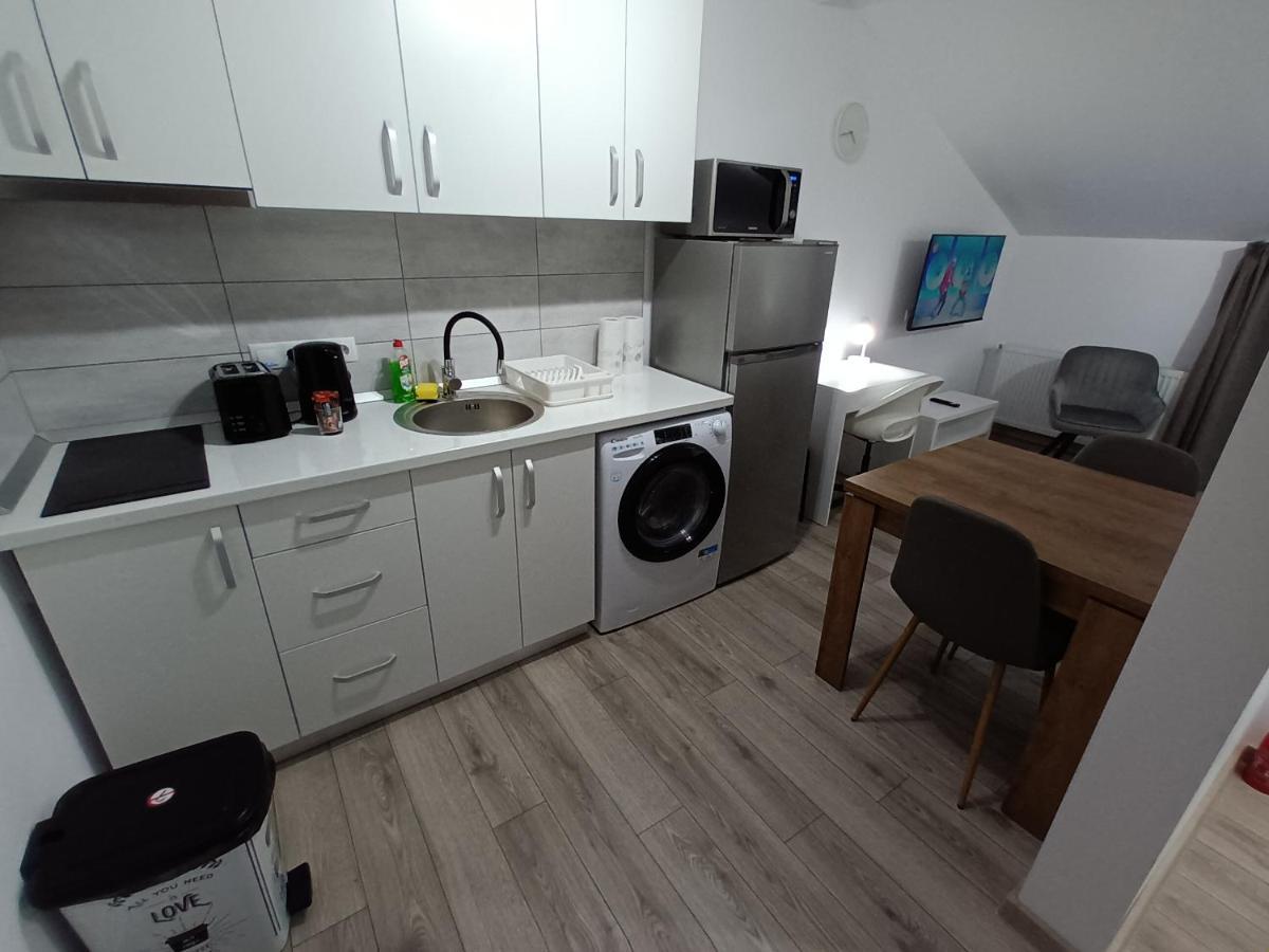 Old Town Studio Apartments Бая Маре Екстериор снимка