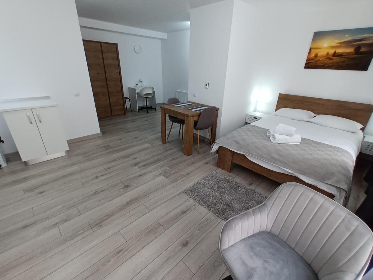 Old Town Studio Apartments Бая Маре Екстериор снимка