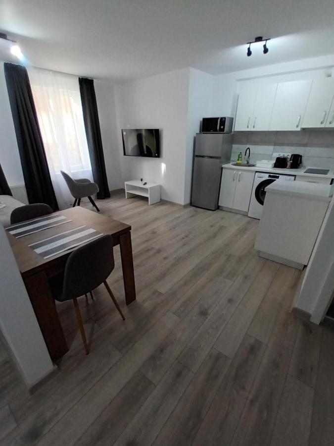 Old Town Studio Apartments Бая Маре Екстериор снимка