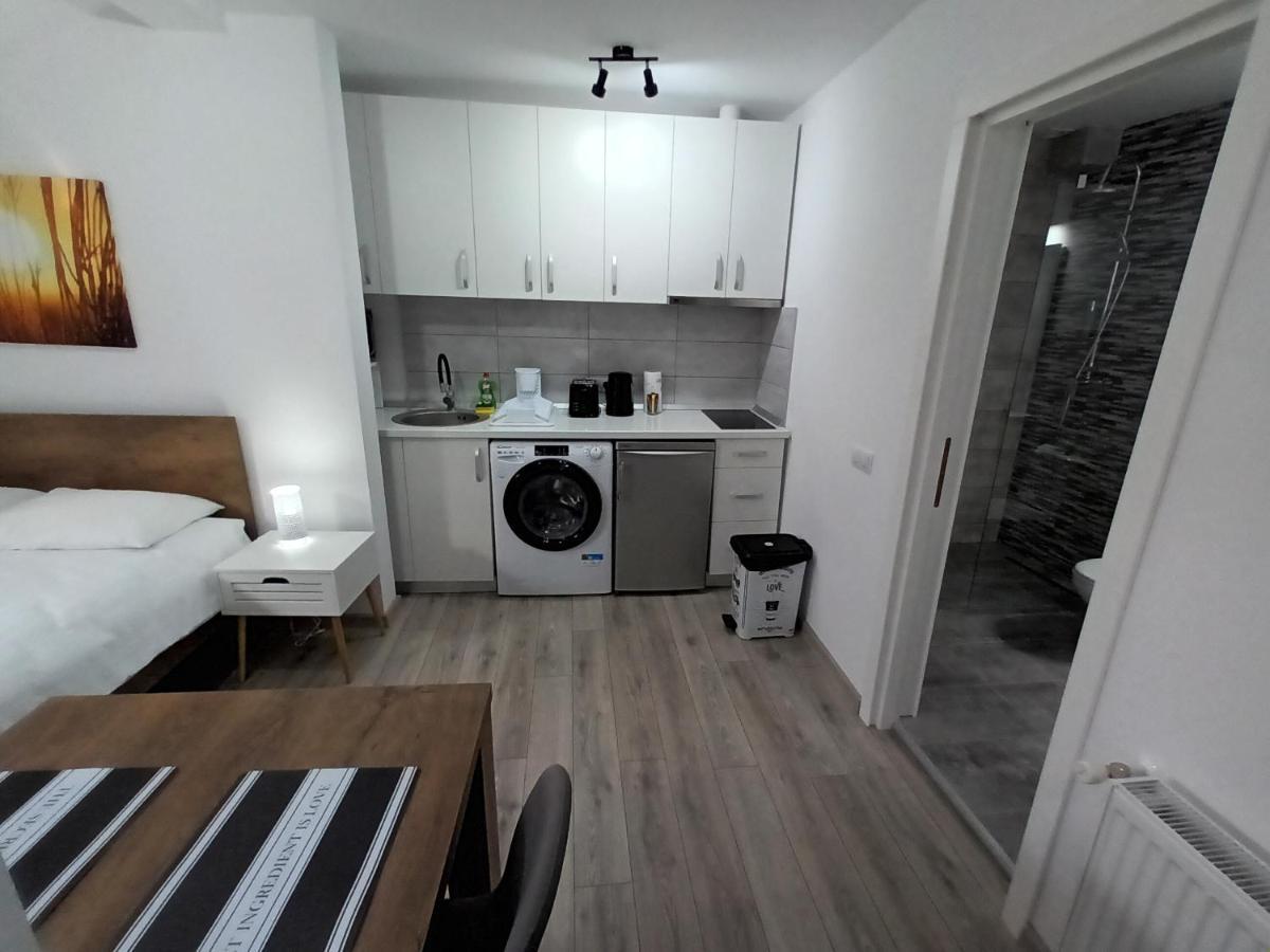Old Town Studio Apartments Бая Маре Екстериор снимка