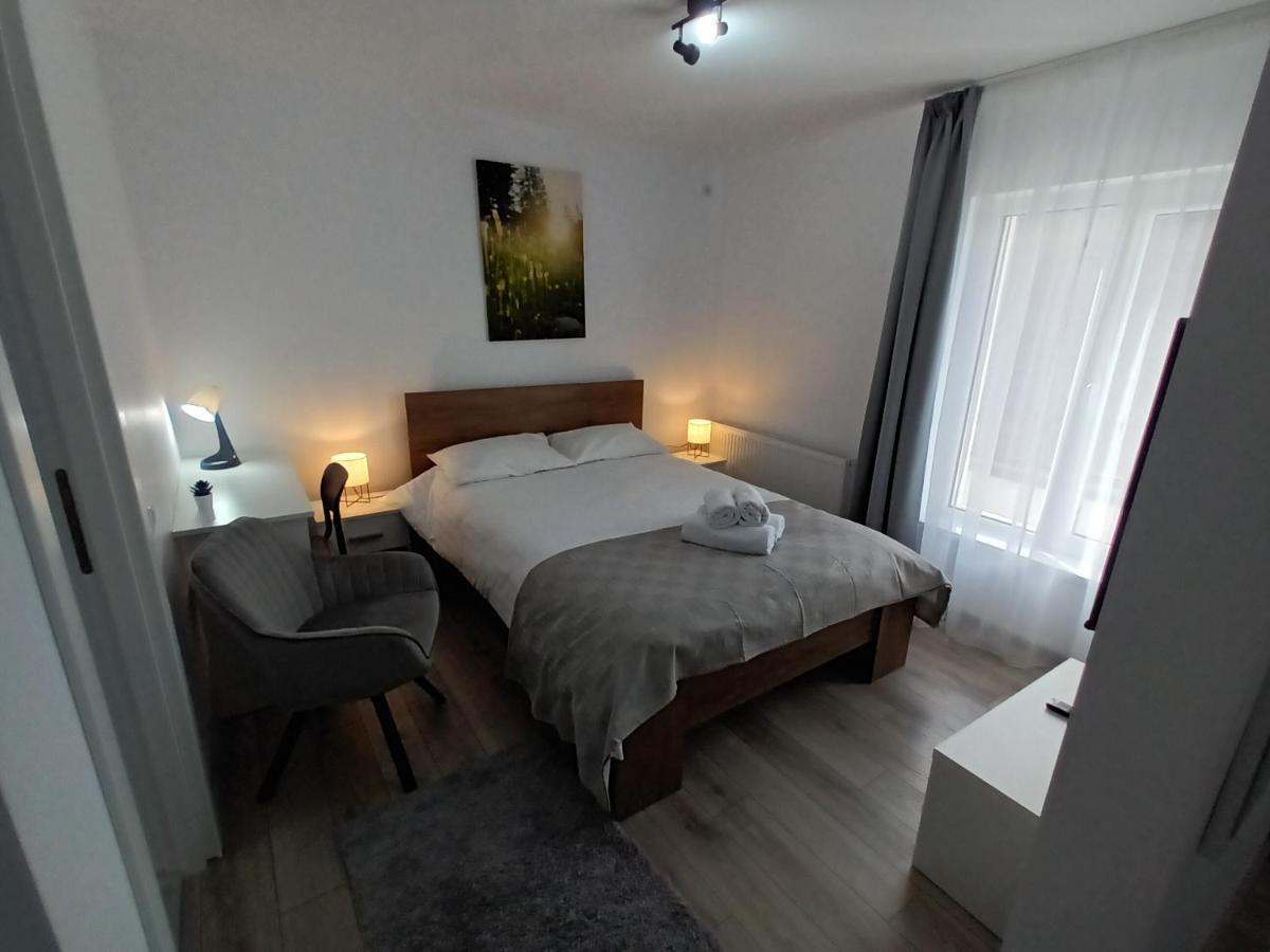 Old Town Studio Apartments Бая Маре Екстериор снимка