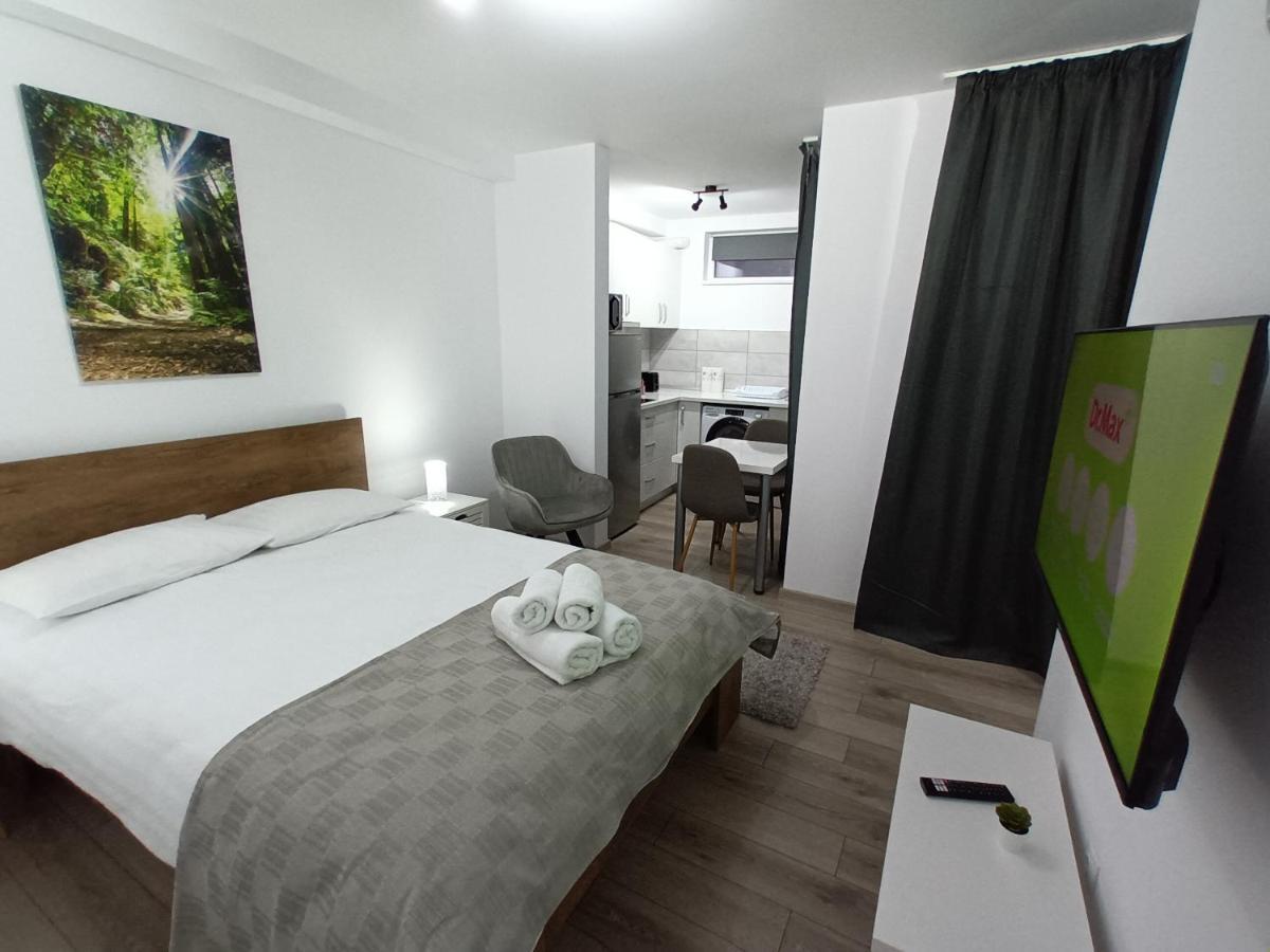 Old Town Studio Apartments Бая Маре Екстериор снимка