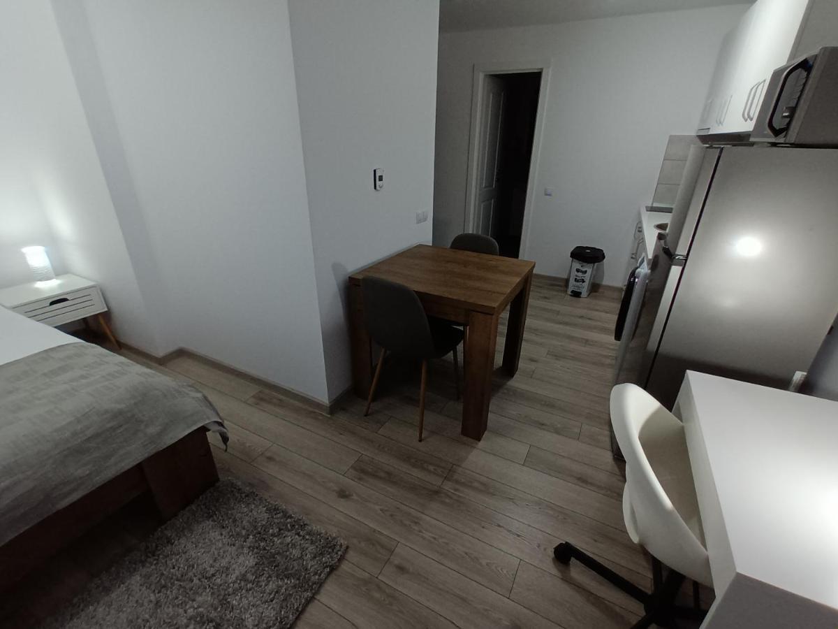 Old Town Studio Apartments Бая Маре Екстериор снимка
